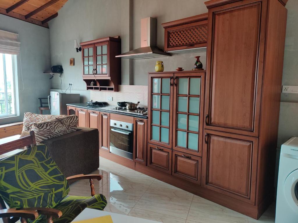 Kuchyň nebo kuchyňský kout v ubytování Private Apartment in Nugegoda Colombo 5, close to High-level road