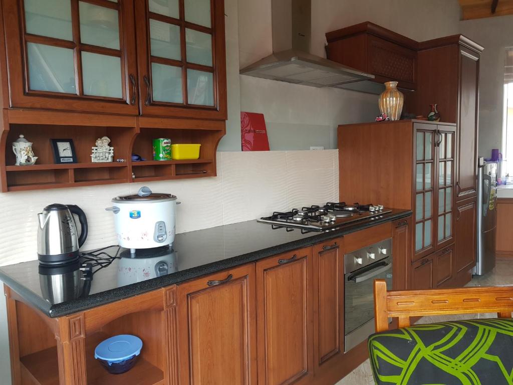 Kuchyň nebo kuchyňský kout v ubytování Private Apartment in Nugegoda Colombo 5, close to High-level road