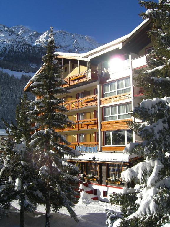 Nespecifikovaný výhled na hory nebo výhled na hory při pohledu z hotelu