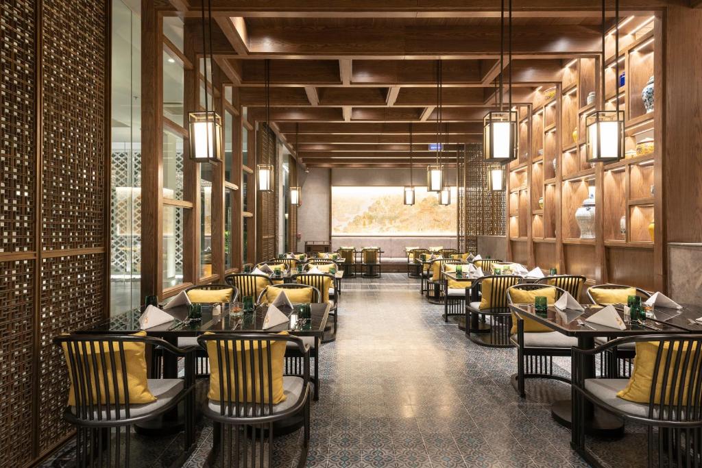 Ramada Plaza by Wyndham Chao Fah Phuket - Resim 32