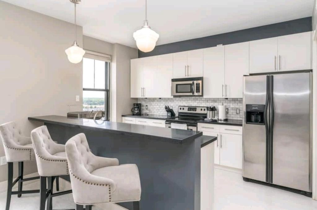 Bird's-eye view condo