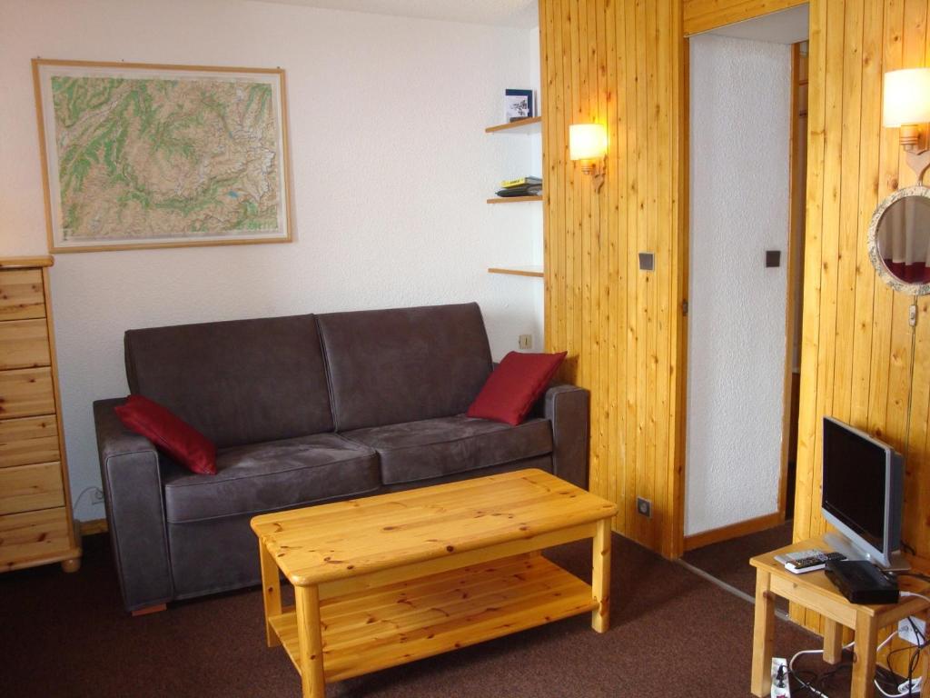 Appartement Méribel, 1 pièce, 4 personnes - FR-1-355-59にあるシーティングエリア
