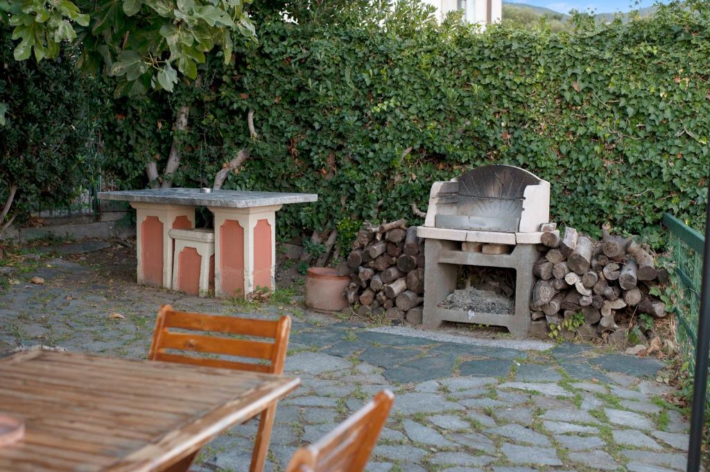 Zdjęcie z galerii obiektu Trilocale in villa vista mare Apt 3 w mieście Varazze