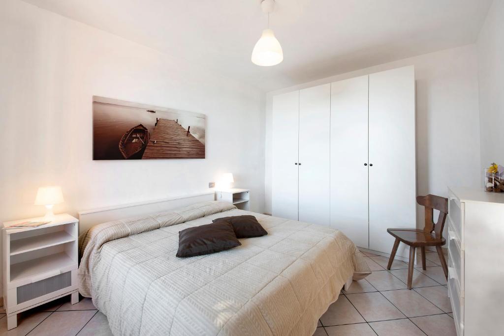 Łóżko lub łóżka w pokoju w obiekcie Trilocale in villa vista mare Apt 3