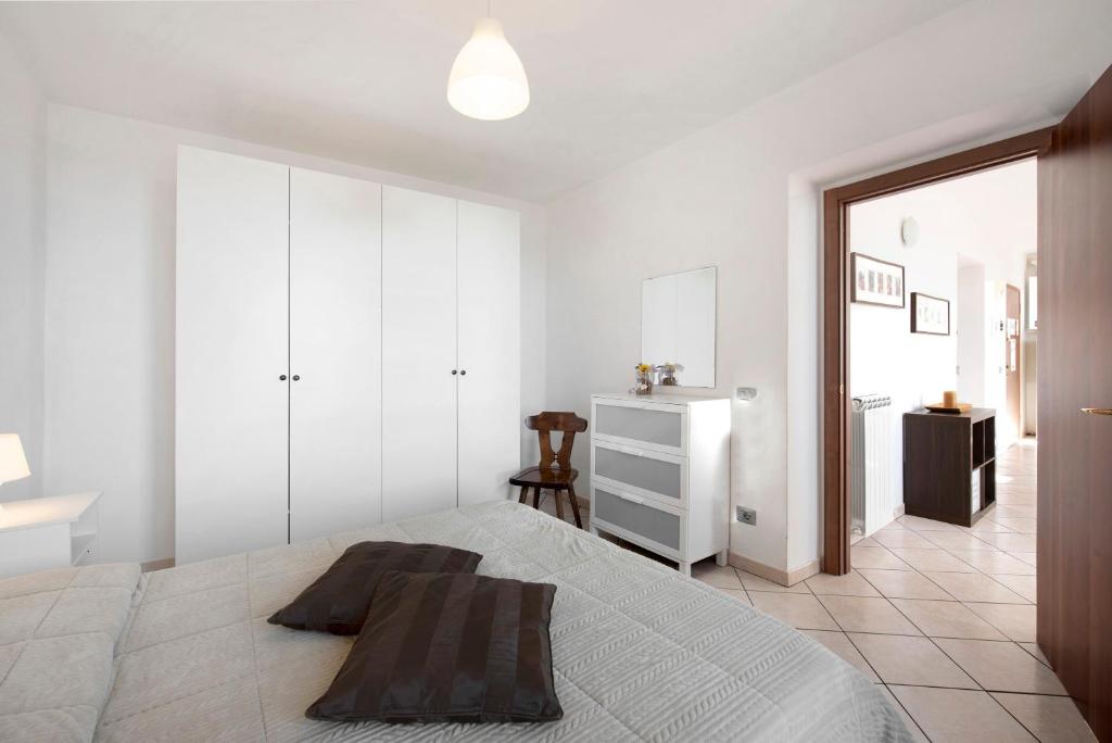 Łóżko lub łóżka w pokoju w obiekcie Trilocale in villa vista mare Apt 3