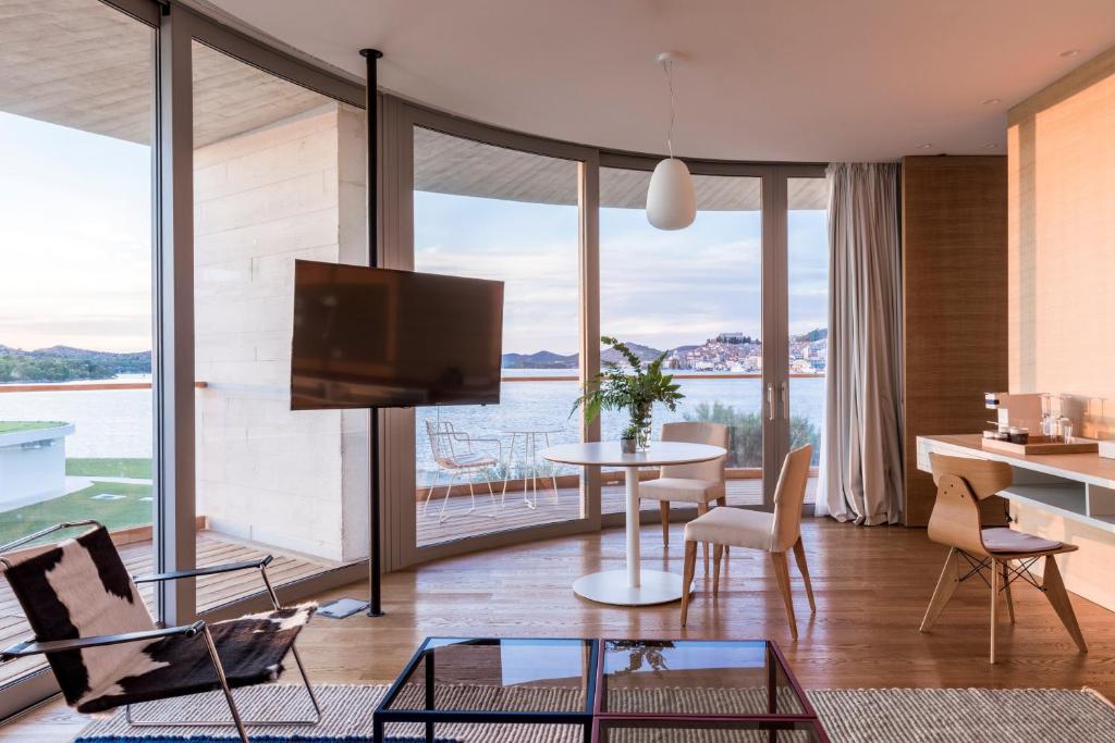 TV a/nebo společenská místnost v ubytování D-Resort Šibenik