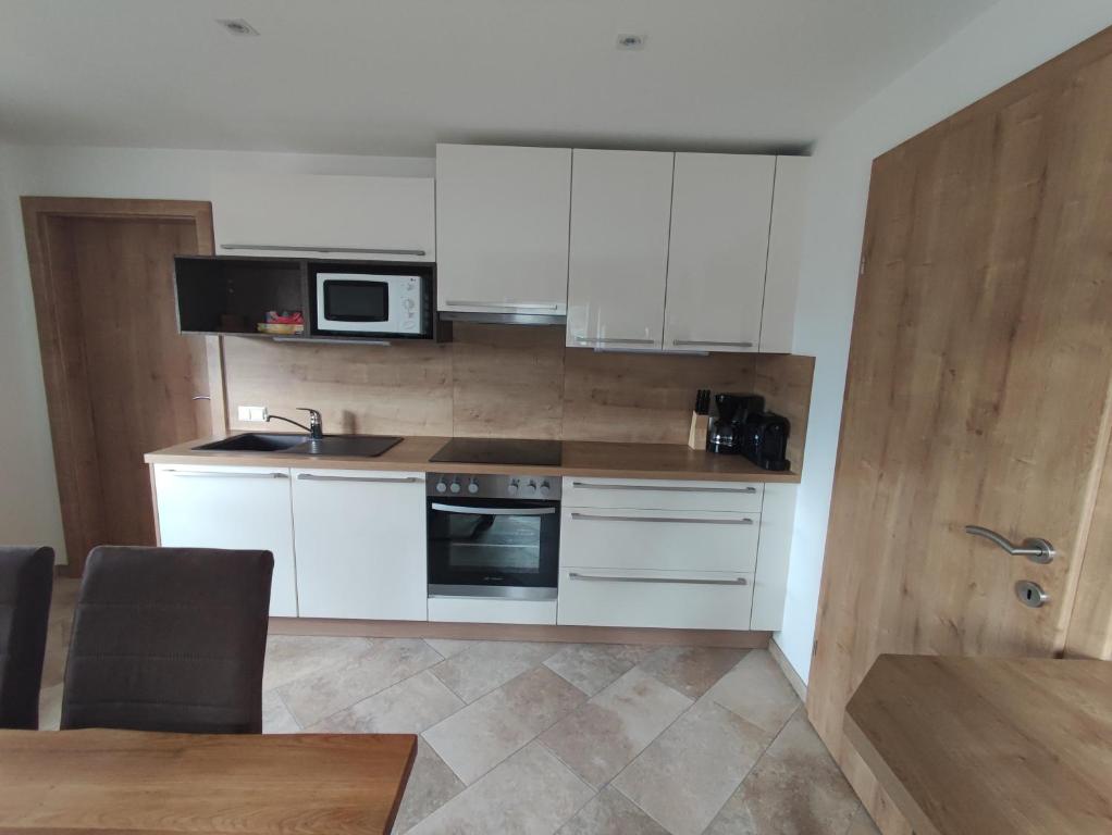 Kuchyňa alebo kuchynka v ubytovaní Ferienhaus Sonnenseite