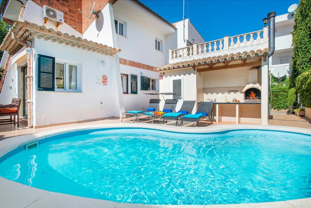 Bazén v ubytování Owl Booking Villa Luceta - 15 min Walk to the Beach nebo v jeho okolí
