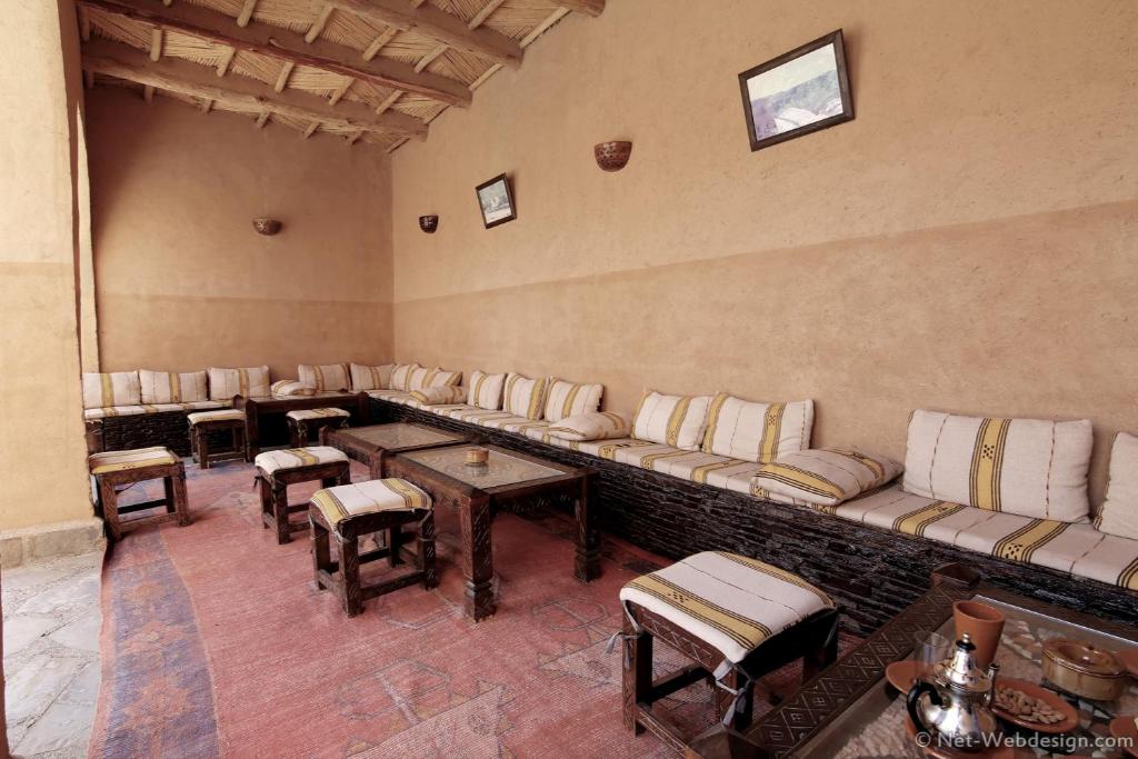 Posezení v ubytování Kasbah Imdoukal