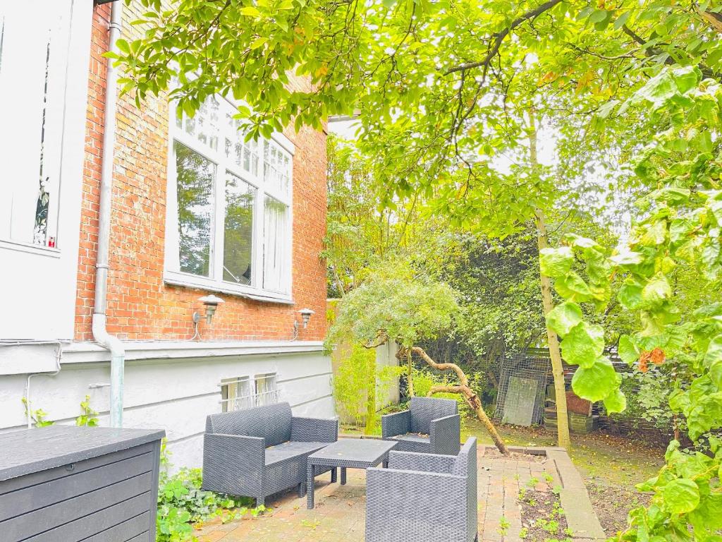 Zahrada ubytování aday - Aalborg mansion - Big apartment with garden