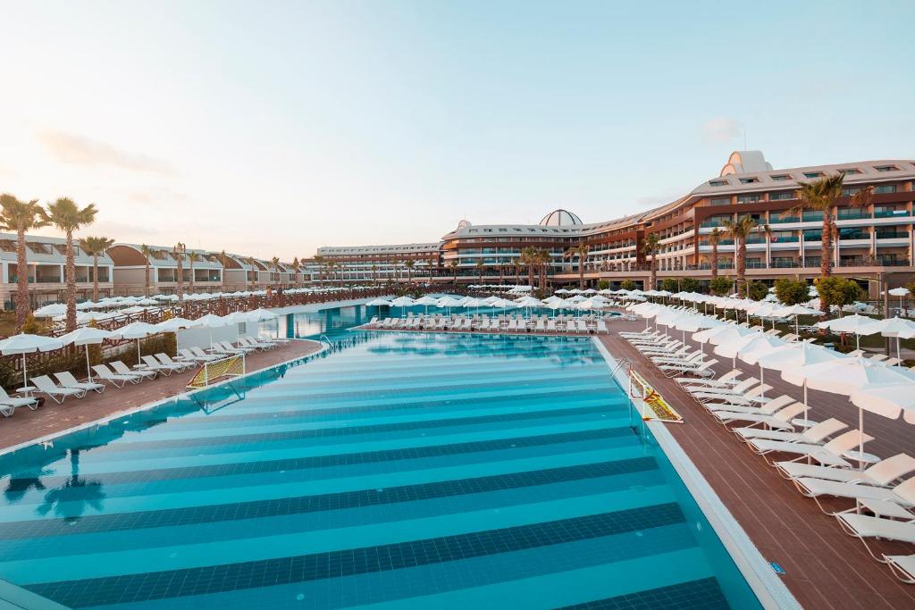 Bazén v ubytování Tui Magic Life Jacaranda nebo v jeho okolí
