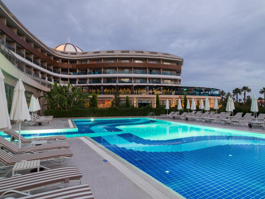 Bazén v ubytování Tui Magic Life Jacaranda nebo v jeho okolí
