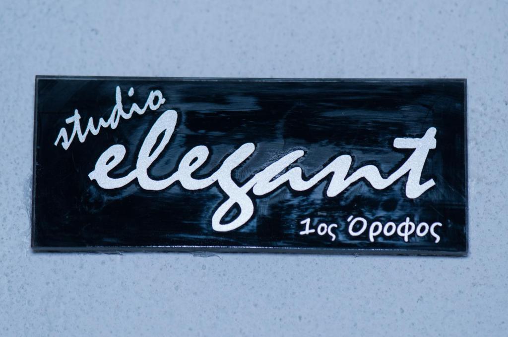 Certyfikat, podpis lub inny dokument wystawiony w obiekcie Elegant Studio