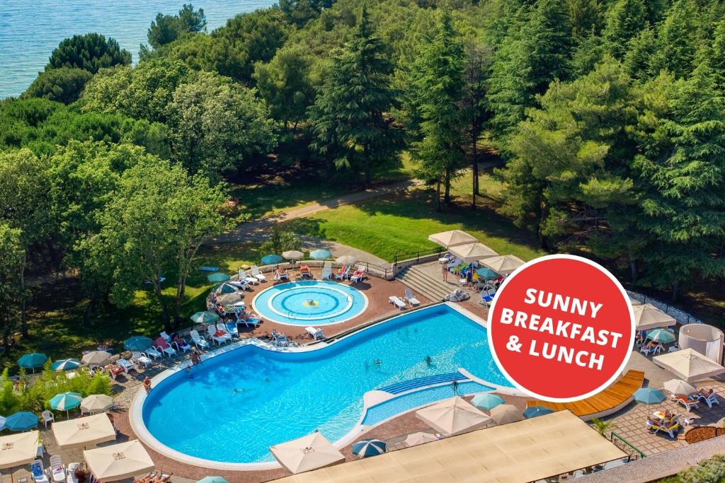 an overhead view of a swimming pool at a resort at Rubin Sunny Hotel in Poreč