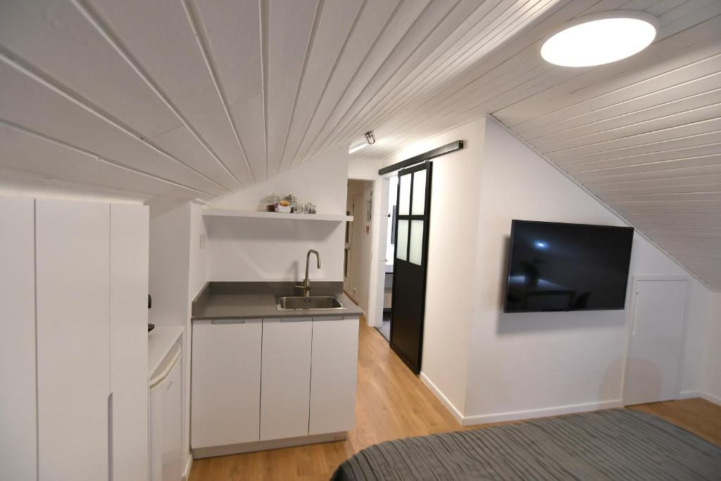 Numa Emek-Countryside Guesthouse in Yokneam Moshava - Loft - Attic