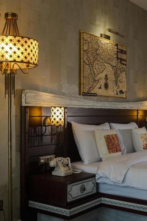Postel nebo postele na pokoji v ubytování Assos Barbarossa Special Class Hotel