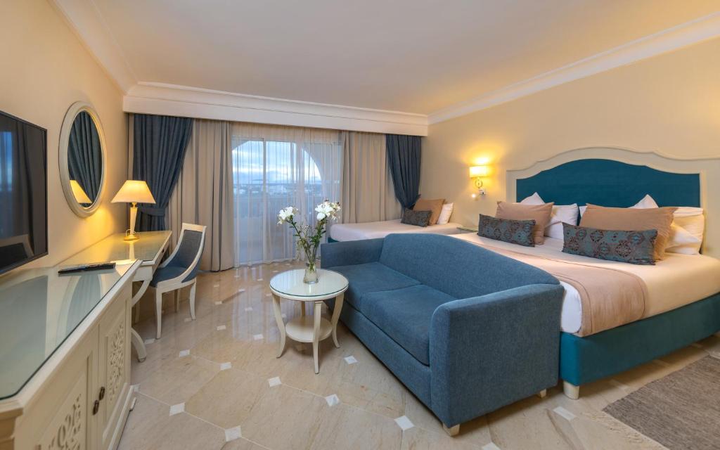Postel nebo postele na pokoji v ubytování Steigenberger Marhaba Thalasso Hammamet