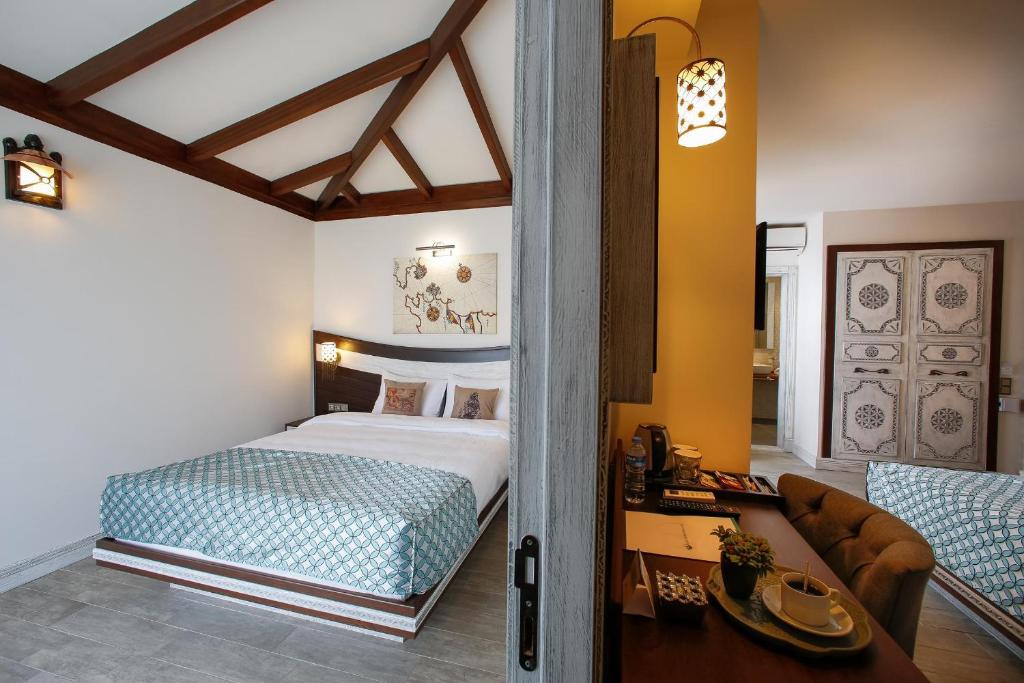 Postel nebo postele na pokoji v ubytování Assos Barbarossa Special Class Hotel