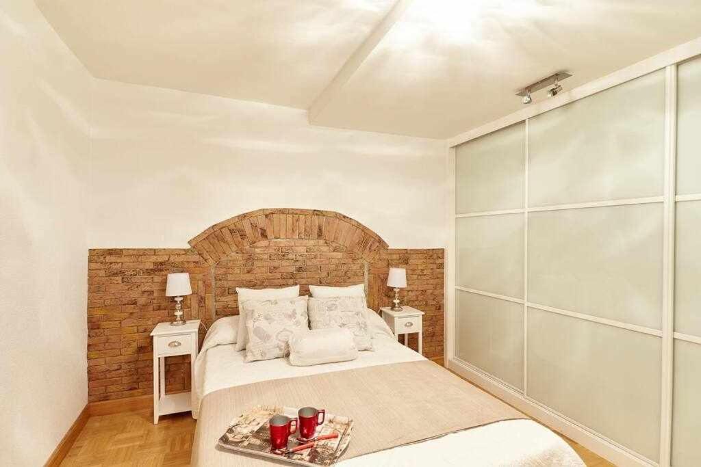 A bed or beds in a room at Casa Ana Mari I Bonito estudio en casco viejo