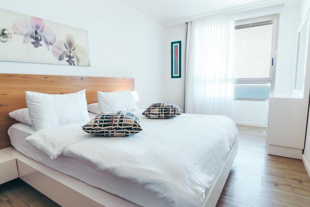 Almog Beach Apartments מגדלי חוף הכרמל חיפה - Reina Suite Con Vista Al Mar