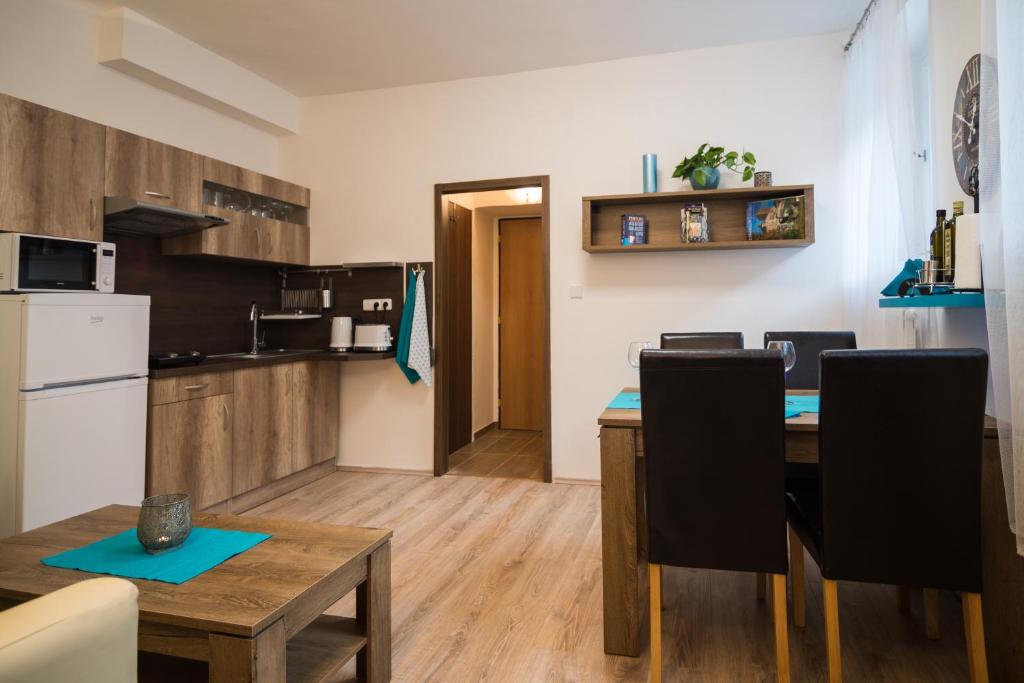 Dapur atau dapur kecil di Nice Home to stay at Prague close to Castle with Terrace and Garden