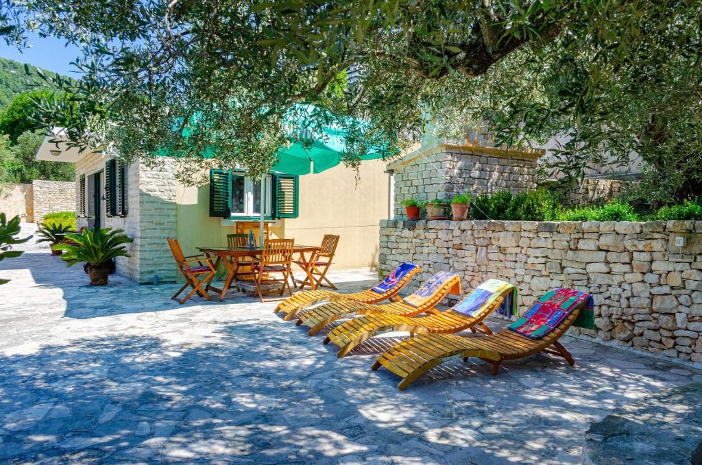 Ogród w obiekcie Vacation House Marija, Korčula