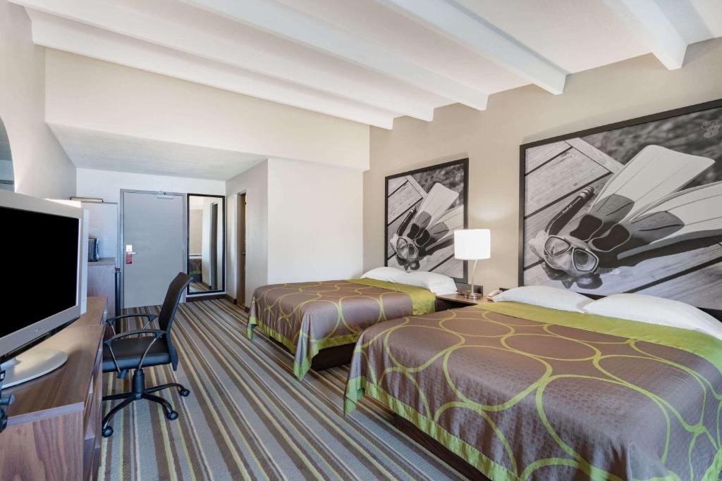 Postel nebo postele na pokoji v ubytování Super 8 by Wyndham Melbourne
