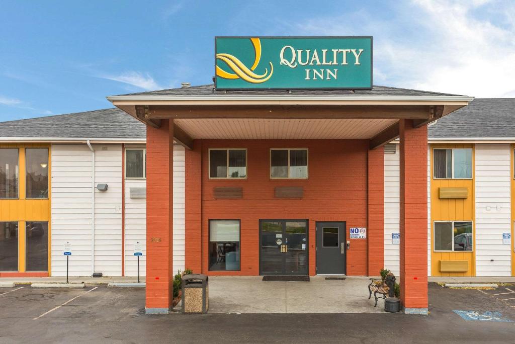 a walney inn with a sign on top of it at Quality Inn Airport in Boise