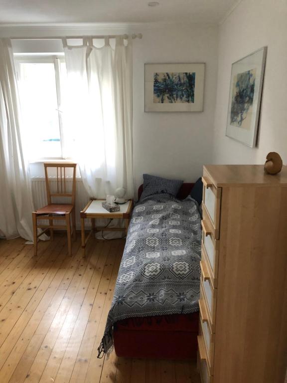 Postel nebo postele na pokoji v ubytování Haus mit Sauna und privatem Badeteich in Anif bei Salzburg