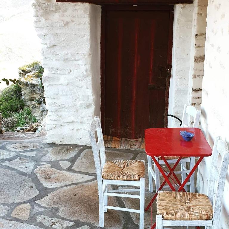 Fotografie z fotogalerie ubytování Traditional stone house 1bedroom, sea view, Syros v destinaci Ano Syros