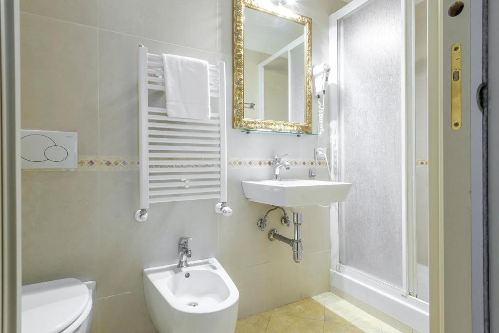 Koupelna v ubytování DCBoutiqueHotel