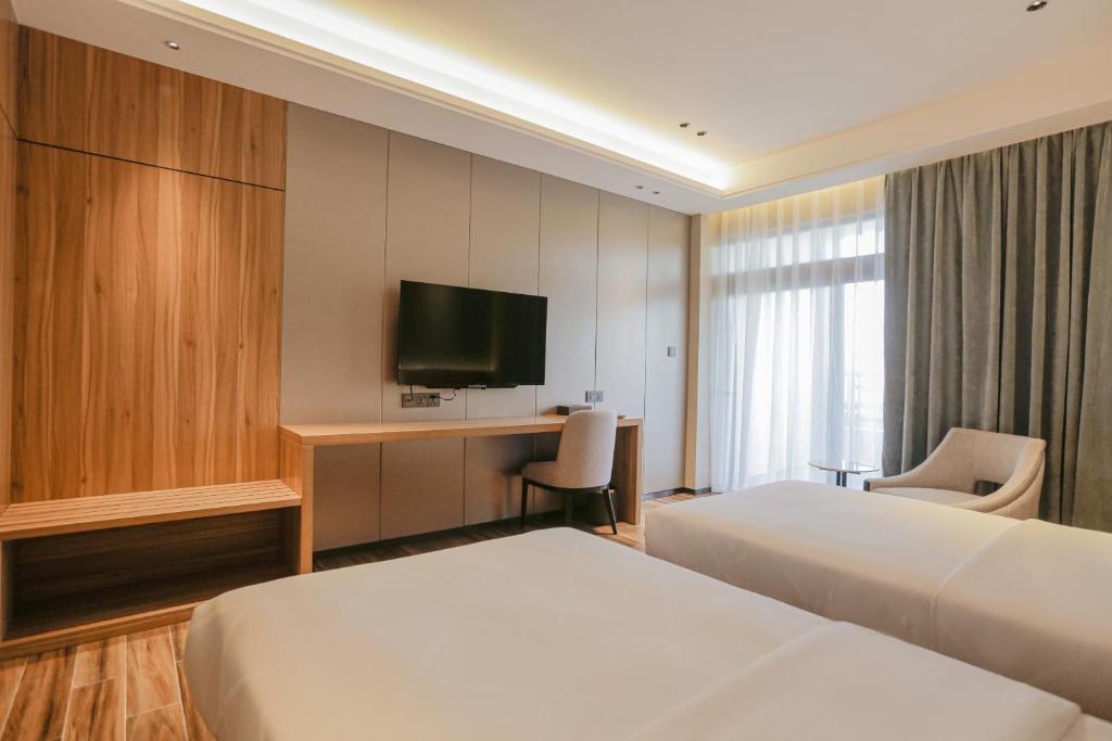 Postel nebo postele na pokoji v ubytování Hotel Casiana & Events Center Tagaytay Managed by HII
