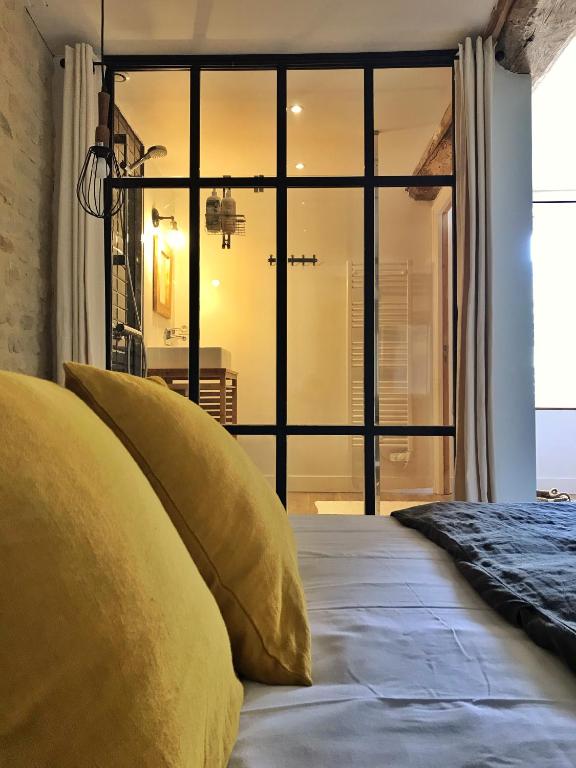 a bedroom with a bed with yellow pillows at Le Domaine de l&#39;Hostellerie in Le Fresne-Camilly