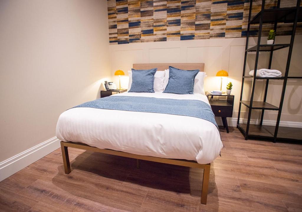 Postel nebo postele na pokoji v ubytování The Gresham Aparthotel
