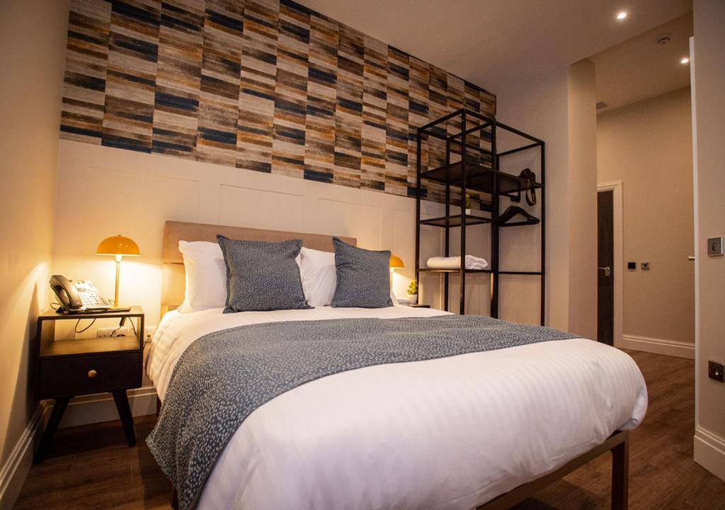 Postel nebo postele na pokoji v ubytování The Gresham Aparthotel