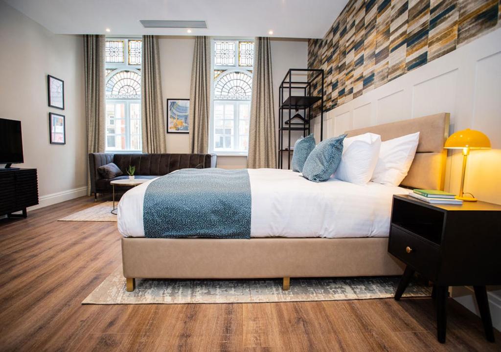 מיטה או מיטות בחדר ב-The Gresham Aparthotel