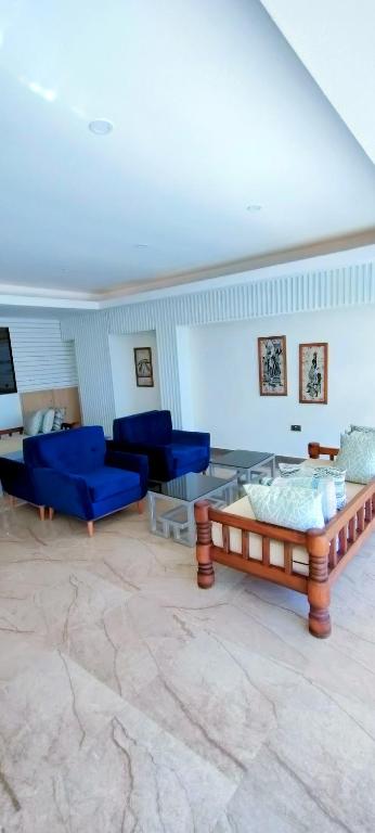 Posezení v ubytování Hays Suites Hotel