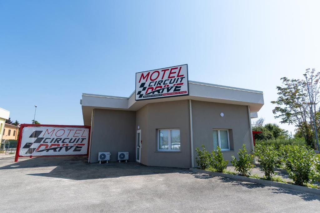 Budova, kde se motel nachází
