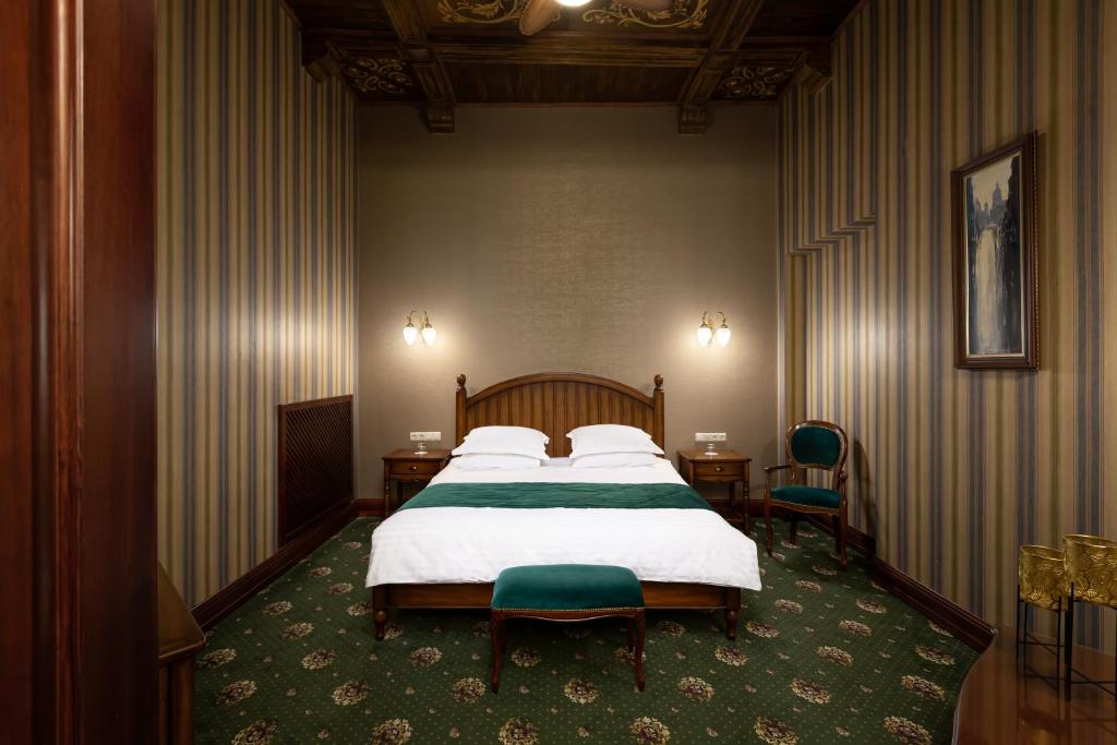 Postel nebo postele na pokoji v ubytování Chopin Hotel