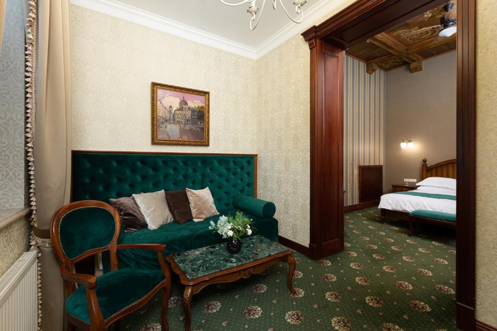 Postel nebo postele na pokoji v ubytování Chopin Hotel