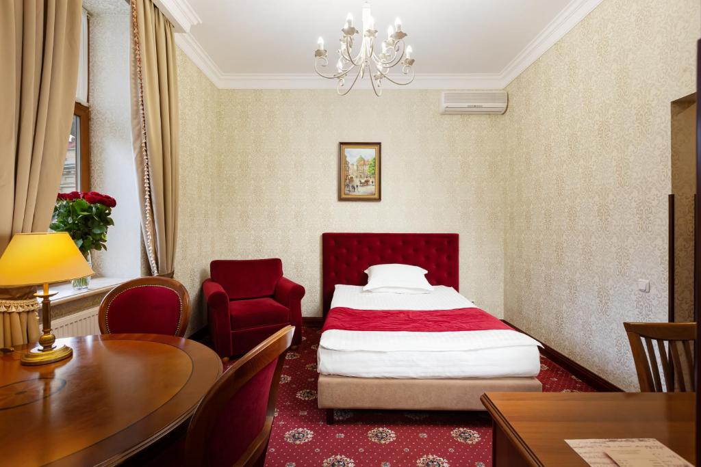Postel nebo postele na pokoji v ubytování Chopin Hotel