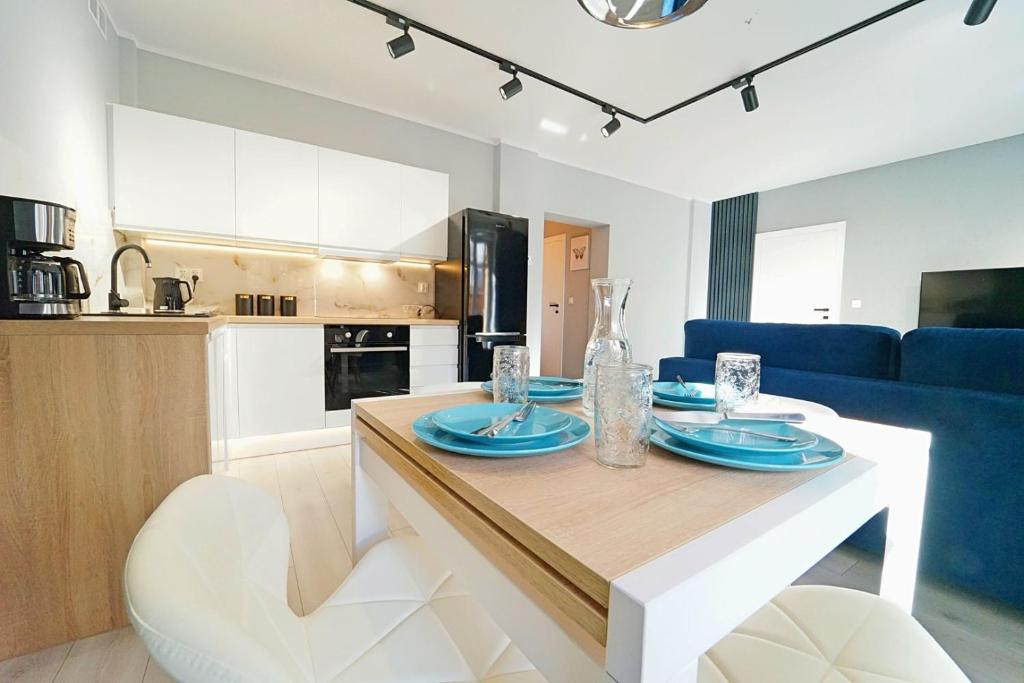 Kuchyňa alebo kuchynka v ubytovaní Apartamenty EverySky - Mickiewicza 30