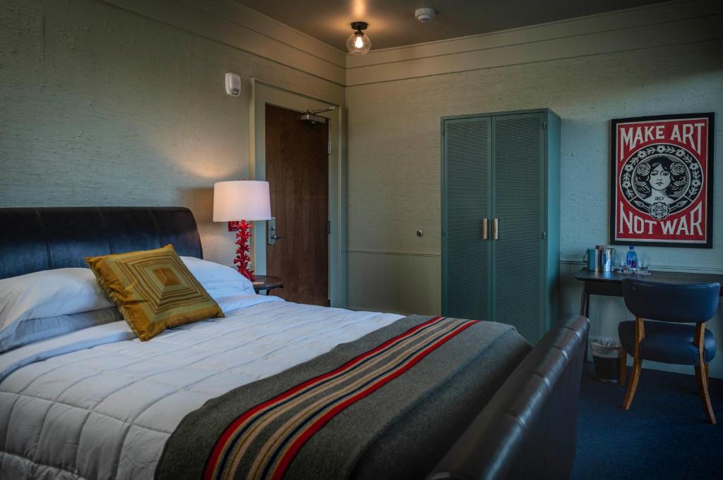 Hotel Broad Ripple - Queen Room With Balcony