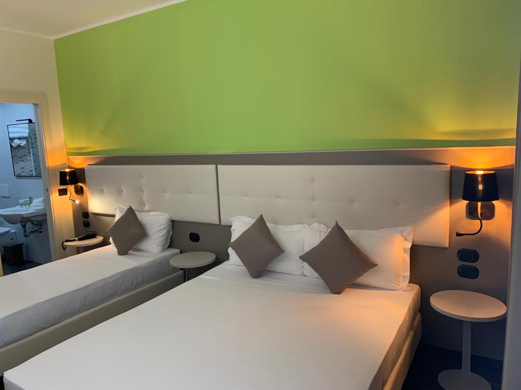 Postel nebo postele na pokoji v ubytování Hotel Stradivari