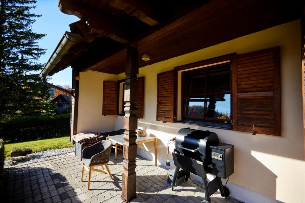 Balkón alebo terasa v ubytovaní Frein Chalets - Wildalm