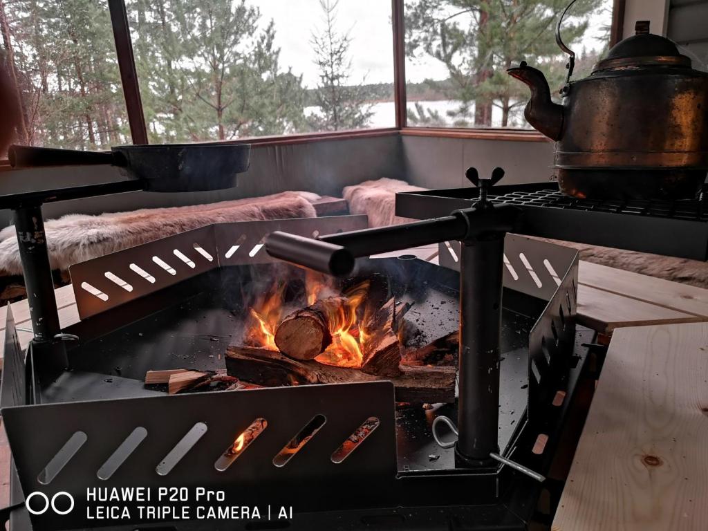 Gril dostupný pro hosty v luxury tent