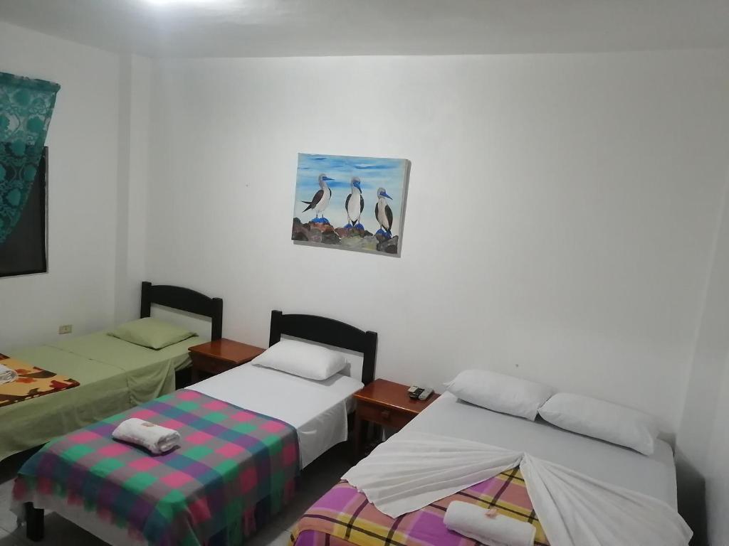 Postel nebo postele na pokoji v ubytování Hostal La Casa de Luis
