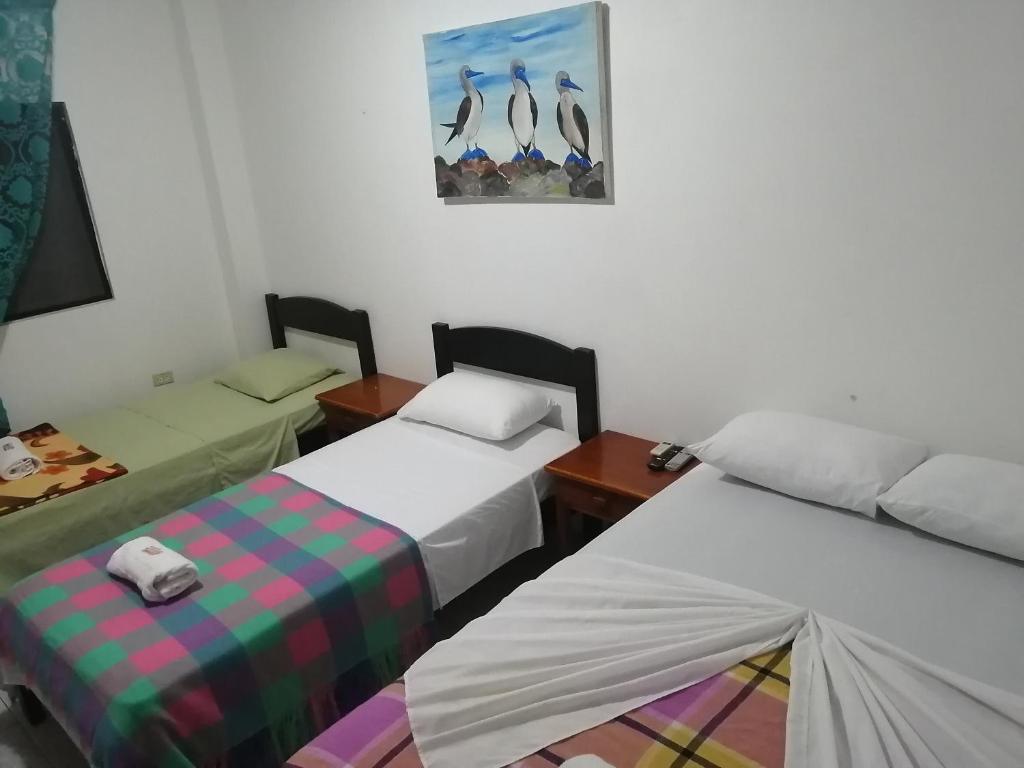 Postel nebo postele na pokoji v ubytování Hostal La Casa de Luis