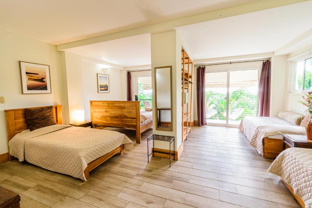 Funky Monkey Lodge - Chambre Familiale Avec Vue Sur Mer