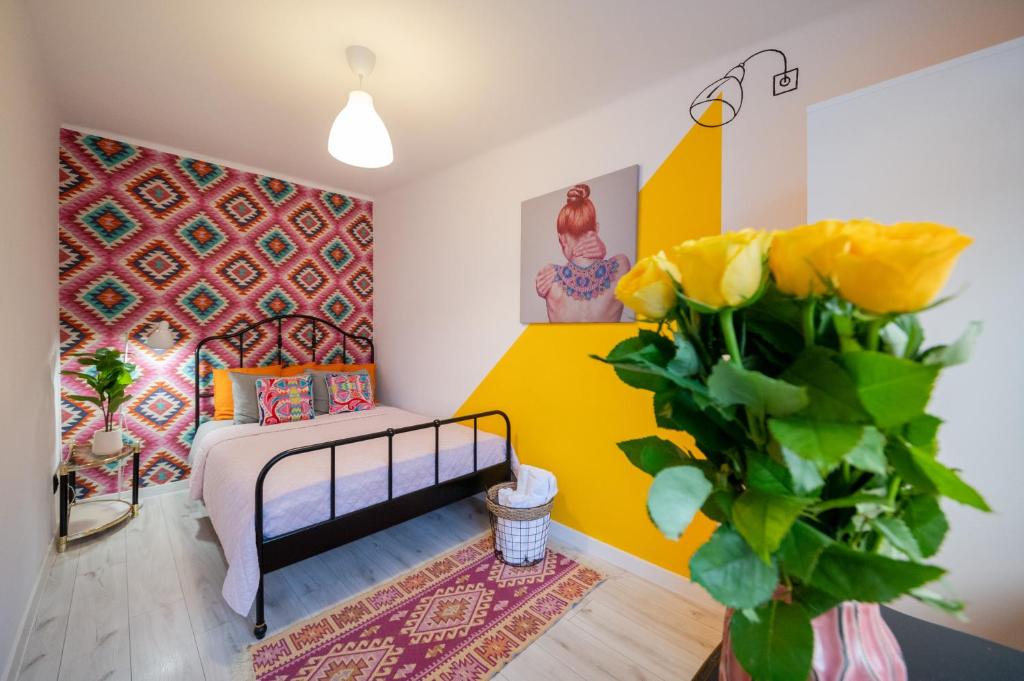 a bedroom with a bed and a yellow wall at Art Apartament Ustrzyki Dolne in Ustrzyki Dolne